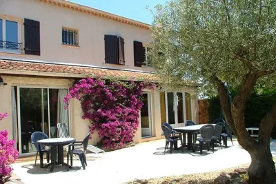 Image de \"L'Olivier\" 2 pièces villa + studio avec piscine partagée chauffée