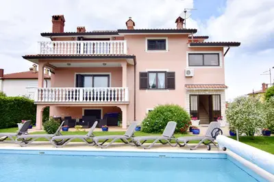 Image de Villa Amedeo Umag Finida avec piscine privée WiFi barbecue jardin parking