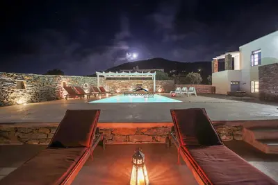 Image de Charmante et élégante Villa Thea avec piscine et vue mer.