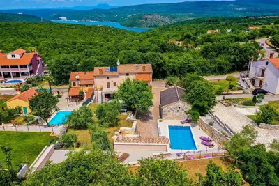 Image de Maison de vacances Rakalj pour 1 - 12 personnes avec 5 chambres à coucher - Maison mitoyenne