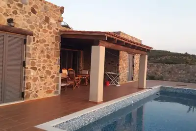 Image de Magnifique villa en pierre, 2 chambres, 4 couchages, piscine, à 500 m de la mer