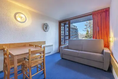 Image de studio  5 couchages  aux pieds des pistes, centre de la station   batiment lau