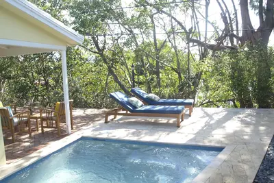 Image de 4 Bdrm / 2 Bath Waterfront. Wilton Manors. Piscine privée et patio. Parking.