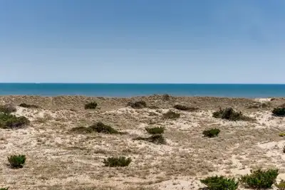 Image de Des terrasses spacieuses avec des vues à couper le souffle! Bord de l'océan, Salve w / piscine privée, bain à remous