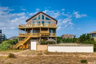 Image de Family Fun Oceanfront Accueil w \/ Pool, Tiki Bar, bain à remous, Grill, WiFi, Chien