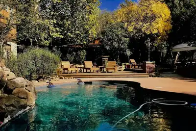 Image de Retraite rustique Yosemite avec piscines, ressorts, chiens!