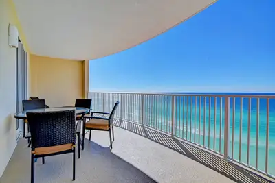Image de ☆ Vue sur l'océan de la chambre principale ☆ Étapes vers la plage ☆ Ocean Villa Condo 1501 ☆