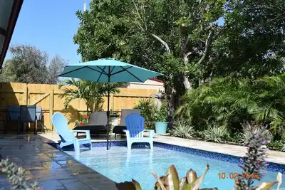 Image de $$ Vente-Avril-Sept-TRÈS PRIVÉ-Tout Nouveau Piscine-2 Luxe Master Suites-Beach-5 Blks