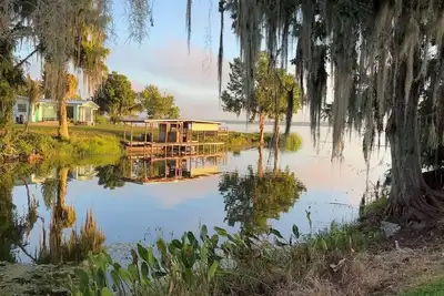 Image de Commodités modernes avec le charme de la vieille Floride