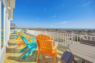 Image de Détendez-vous en bord de mer avec piscine privée, bain à remous, linge de maison, jeux et média Rms, DogFriendly