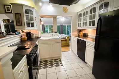 Image de The Stone - Appartement meublé 2Bd \/ 1Ba - Près du lac et des pistes cyclables, Mercer