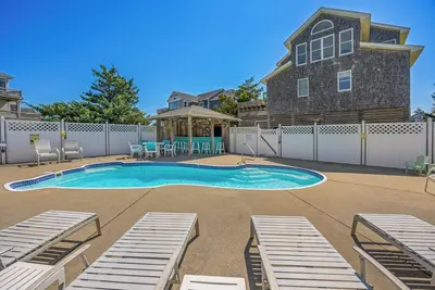 Image de Couchers de Soleil Immaculés! Semi-Soundfront, Rodanthe - Piscine avec cabane, bain à remous, Grill