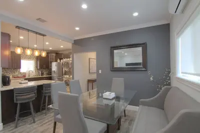 Image de Bungalow récemment rénové 2 Bdrm 1bath avec toutes les commodités à Long Beach