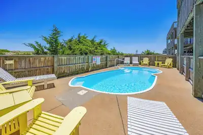 Image de Emplacement fantastique en bord de mer avec piscine, bain à remous, salle de jeux, Netflix, Dog-Friendly