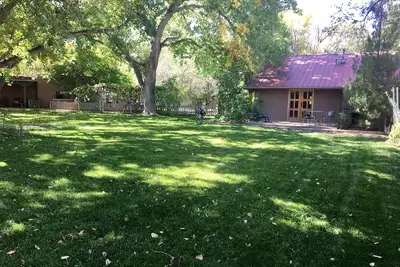Image de Oasis dans la ville. 1 Bd, 1 Ba. Abq, Nm