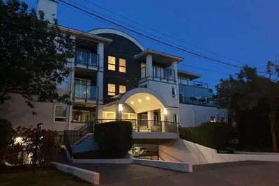 Image de Évadez-vous de votre hiver froid dans ce charmant condo au bord de la mer sur la côte ouest