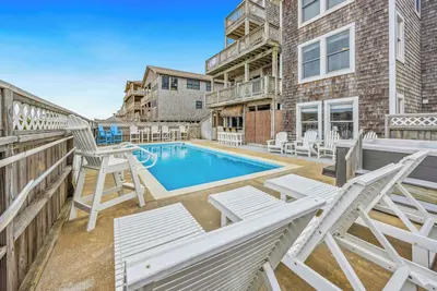 Image de Oceanfront Hatteras Escape-Elevator, Piscine, Bain à remous, Salle de jeux, Chien, Vue