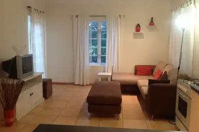 Image de Appartement spacieux entier à vous-même à 1, 5 km de la magnifique plage