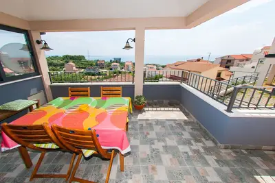 Heureux appartement Xl ensoleillé avec vue sur la mer