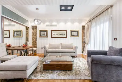 Image de The Beverly Suites à Plaka par Jj Hospitality