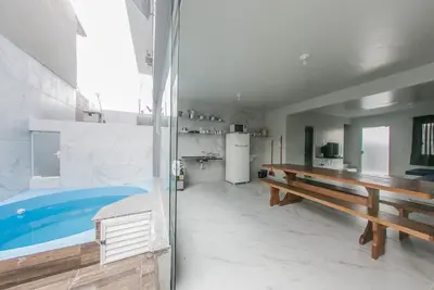 Image de Piscine Avec Piscine - Bruno Klemtz