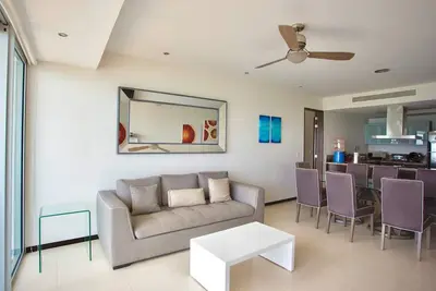 Image de Pen 8c·Ocean view 3 bedroom condo! Infinity pool