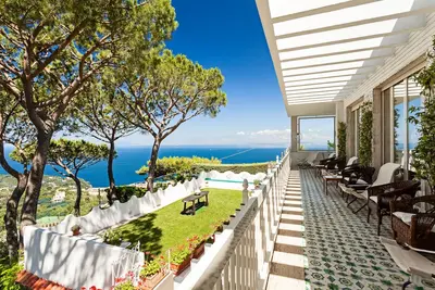 Image de Large villa with stunning sea view of Capri on the Sorrento Coast