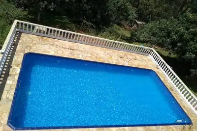 Image de Petite ferme à Suzano, piscine chauffée solaire
