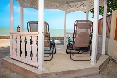 Robbi's Beach House - Rivière Noire, St Elizabeth