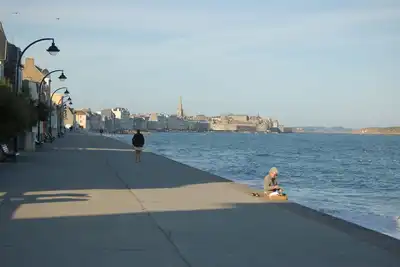 Image de Situation exceptionnelle avec vue mer et accès pieds nus à la plage