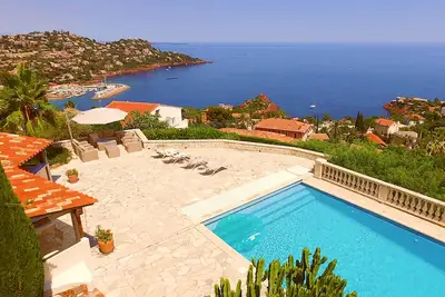 Image de Villa avec vue spectaculaire sur la mer près de Cannes