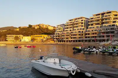 studio dans immeuble neuf les pieds dans l'eau
