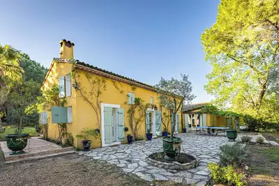 Image de La Pinède, vacances zen dans un domaine bio