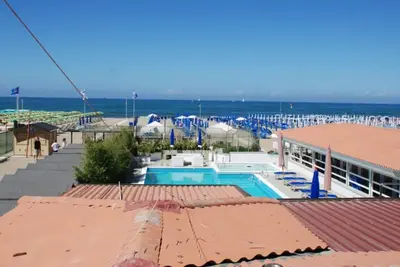 Maison sur la promenade à 3 mètres de la plage