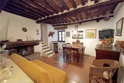 Image de Apt TRÈS Caracteristique Á Peu De Km De La Mer & Des Villes D'Art En Toscane