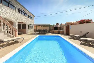 Image de Maison de vacances Ližnjan pour 1 - 12 personnes avec 4 chambres à coucher - Maison de vacances