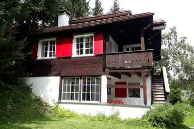 Image de Charmant vieux chalet en bois