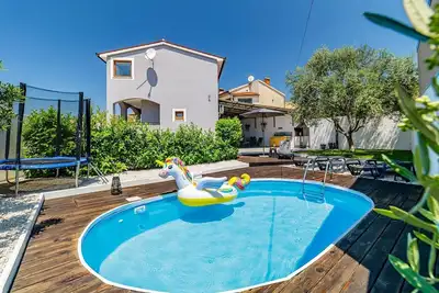 Image de Villa ensoleillée avec piscine privée, WiFi, Bbq