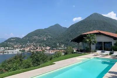 Image de Villa avec piscine et vue sur le lac en position panoramique, Laveno, 1 Milan