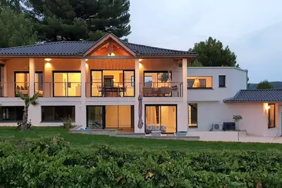 Image de Villa Luxe piscine\/Spa intérieure chauffée, vue exceptionnelle vignes, classé 4*