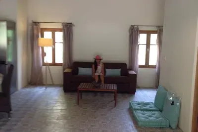 Image de maison spacieuse avec jardin terrasse clim wifi entre mer et montagne