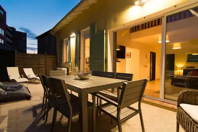Image de Les Volets Verts - Grand Appartement 4 chambres, 9 places - au coeur du Lavandou