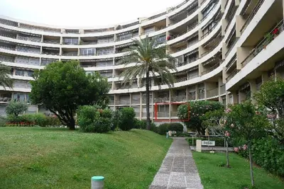Image de Cannes la Bocca Beau T2 proche de la mer.