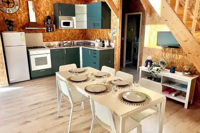 Image de Wooden chalet • 3 min walk from the ocean 🌊☀️
