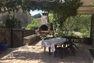 Image de Apt f2 au rdc de villa, jardin, barbecue à 450m du centre ville et commerces.