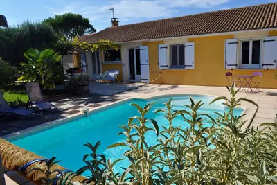 Image de Jolie maison avec jardin paysagé et piscine privative