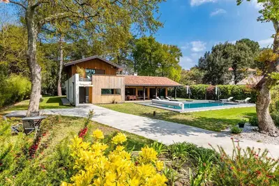 Image de Villa Contemporaine Dans Un Quartier Prive A 2 Pas Du Lac