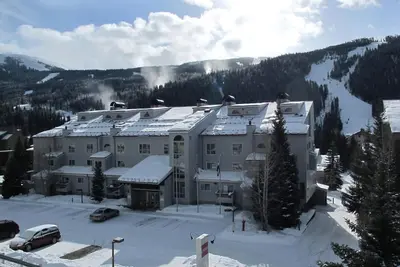 Image de Grand condo 2Br / 2 salles de bain (1443 Sq. Ft. ; 2 salons; 10 personnes); Marchez jusqu'aux ascenseurs.
