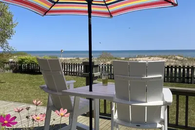 Image de Barefoot Bungalow - Charmante maison de plage sur les rives sablonneuses du lac Huron