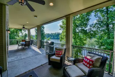 Image de Surplombant la rivière Black Warrior! Un Bama B & B Rentals Property!